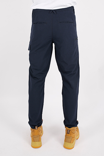 A person wearing blue pants    Description automatically generated